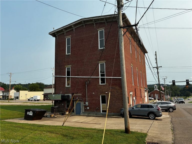 201 Fifth St, Beverly, OH - Photo 5