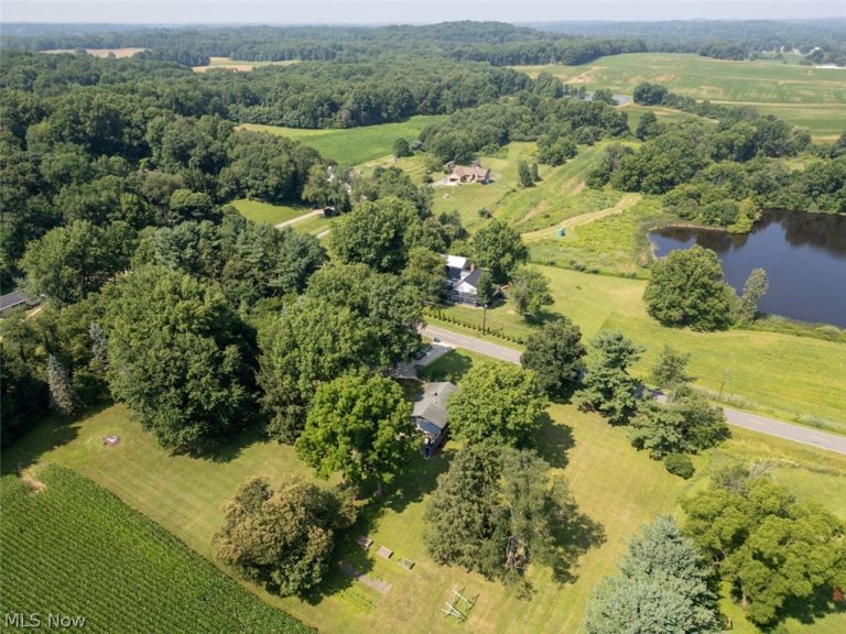2072 Hartville Road, Mogadore, OH - Photo 2
