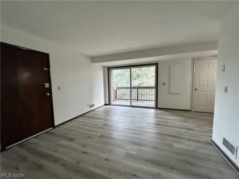 94 View Street #9, Weirton, WV - Photo 2