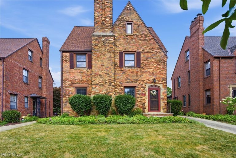 2579 Fenwick Road, University Heights, OH, 44118