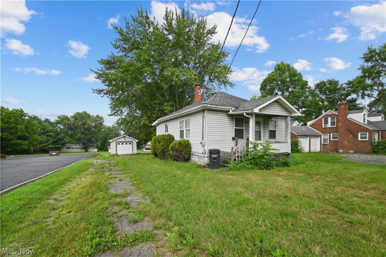 374 Niles Cortland Road, Warren, OH - Photo 2