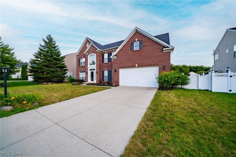 38691 Amberwood Drive, Avon, OH - Photo 2