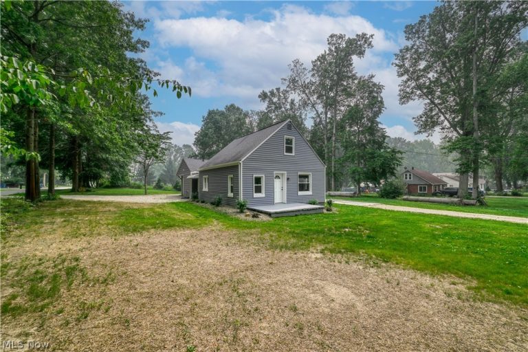 2190 Lake Road, Akron, OH, 44312