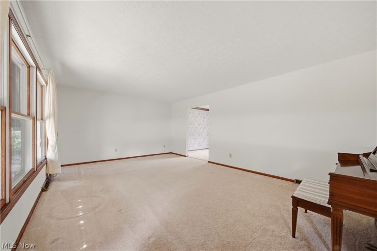 135 Seneca Trail, Hartville, OH - Photo 5