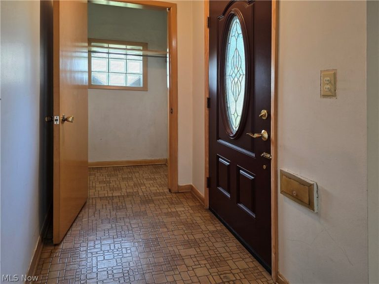 5659 Pinnacle Park Drive, Seven Hills, OH - Photo 3