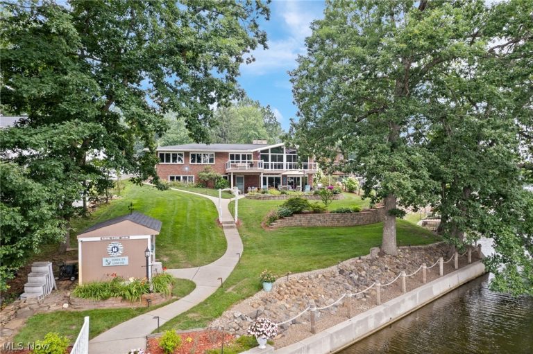 114 Lake Front Drive, Green, OH - Photo 3