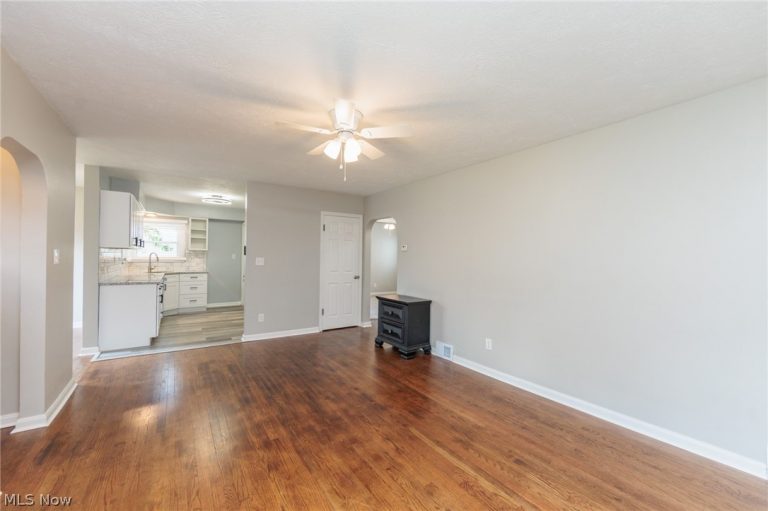 319 Kathron Avenue, Cuyahoga Falls, OH - Photo 5