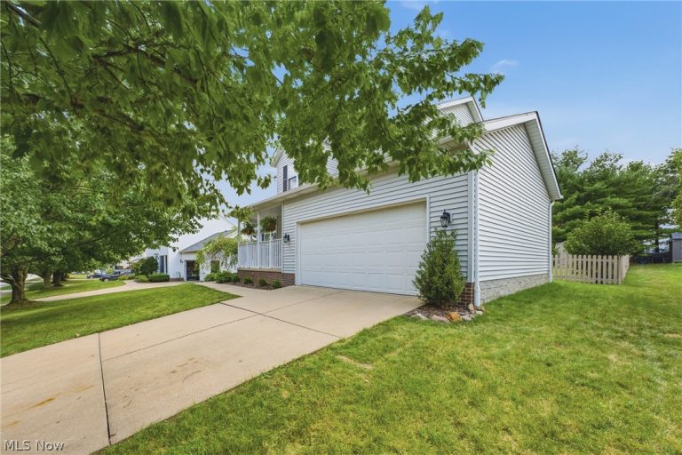 11041 Newbury Avenue, Uniontown, OH - Photo 2