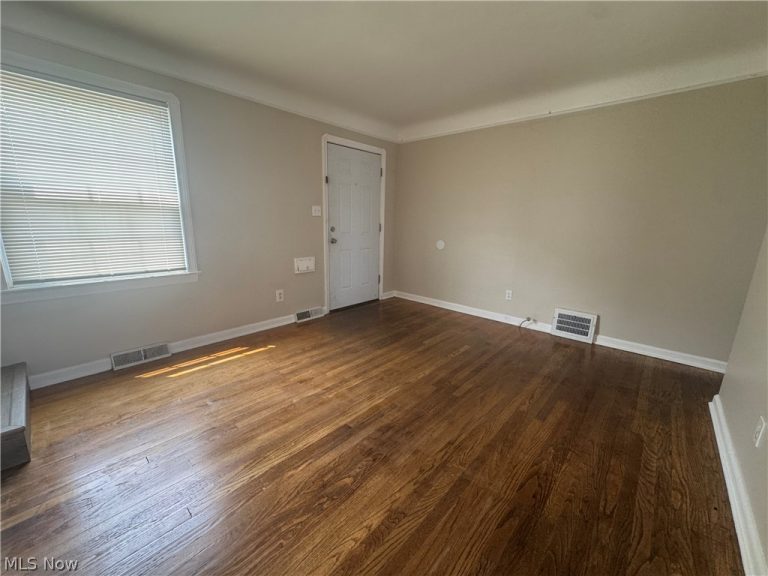 13612 Ellwood Avenue, Cleveland, OH - Photo 8