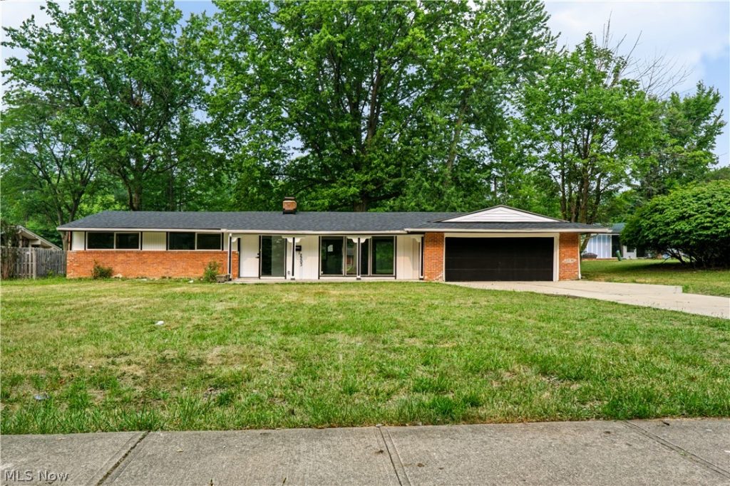 2203 Lee Boulevard, East Cleveland, OH