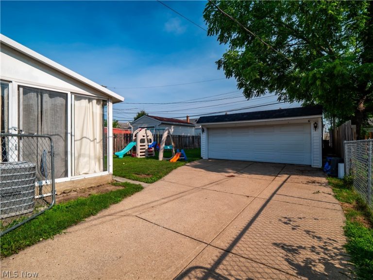 5410 Pelham Drive, Parma, OH - Photo 6