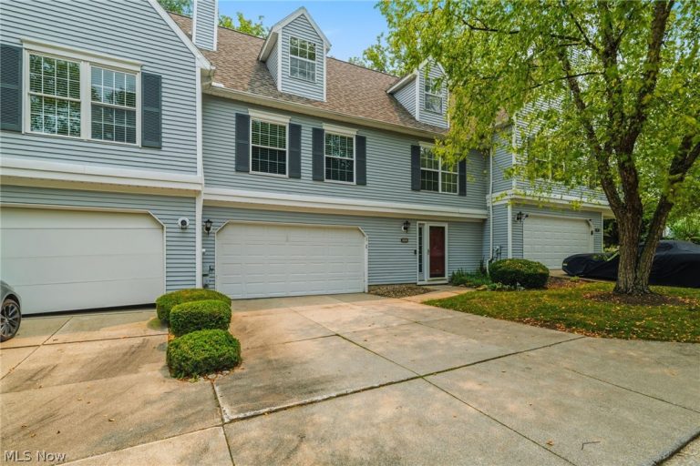 3324 Brookside Lane, Cuyahoga Falls, OH - Photo 2