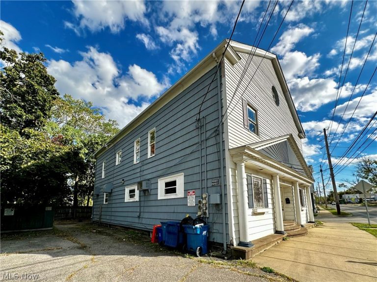 3177 Elyria Avenue, Lorain, OH - Photo 2