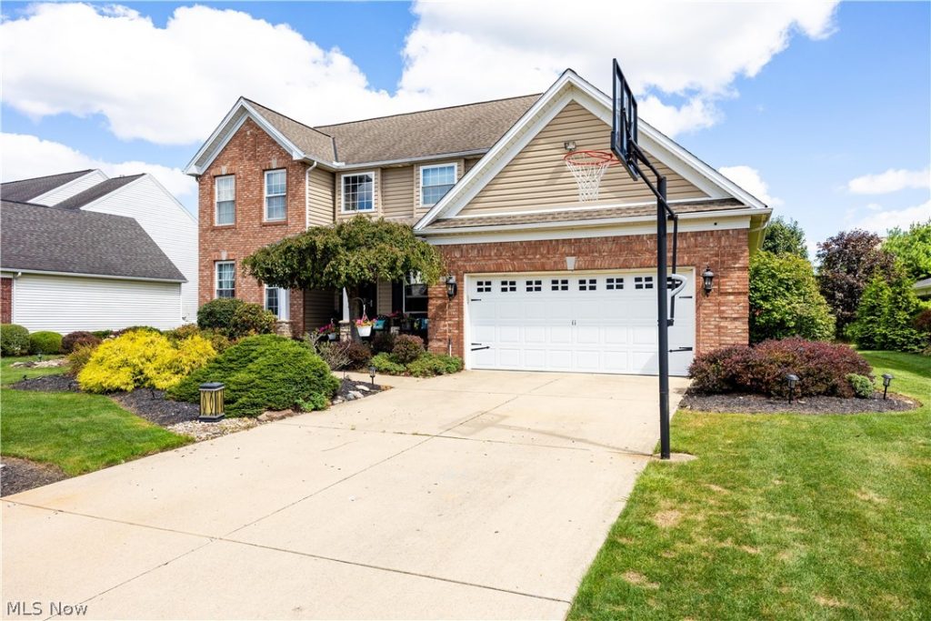 9267 Victoria Lane, North Ridgeville, OH