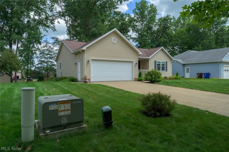1048 Susan Road, Ravenna, OH - Photo 2