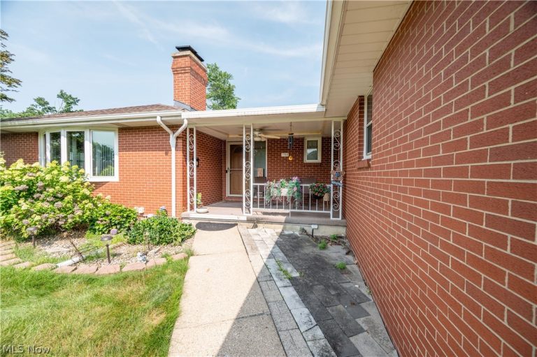 1788 Lancaster Drive, Austintown, OH - Photo 3