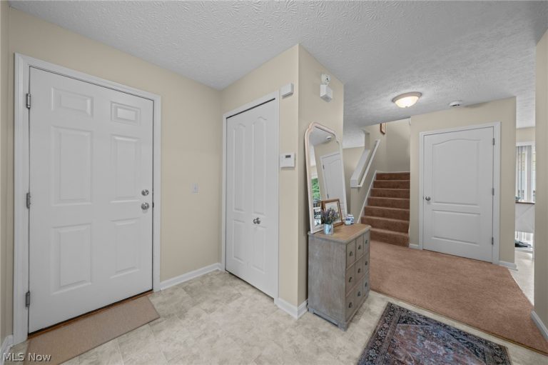 2550 Cedar Creek Lane, Akron, OH - Photo 4