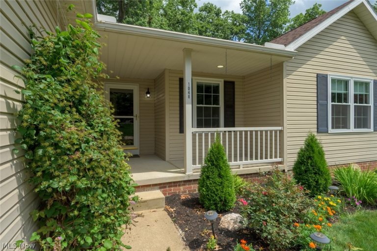 1048 Susan Road, Ravenna, OH - Photo 4