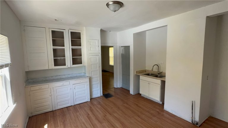 1065 77th Street, Cleveland, OH - Photo 3
