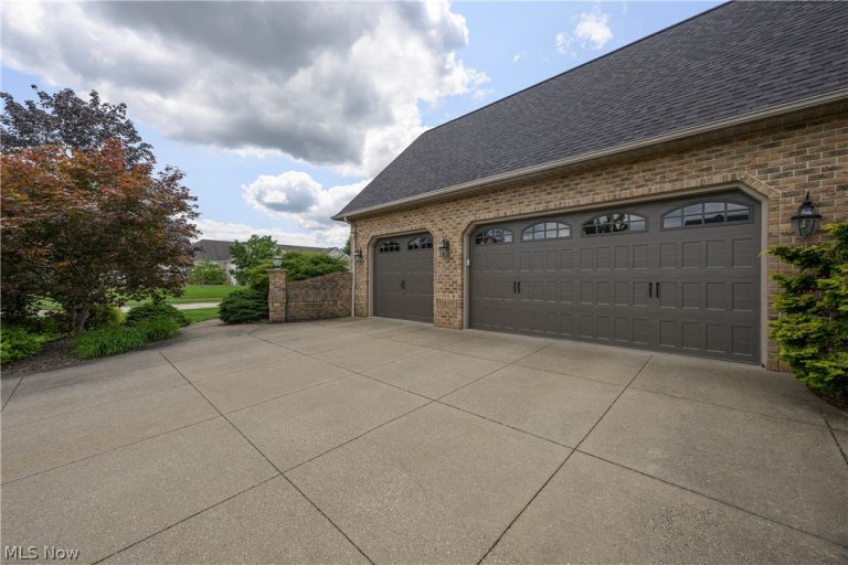 827 Mesa Verde Drive, Barberton, OH - Photo 4