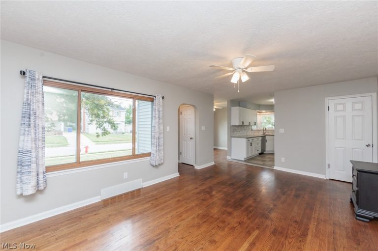 319 Kathron Avenue, Cuyahoga Falls, OH - Photo 4