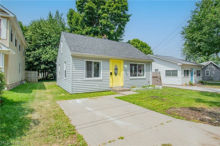908 Hayes Avenue, Willoughby, OH - Photo 2