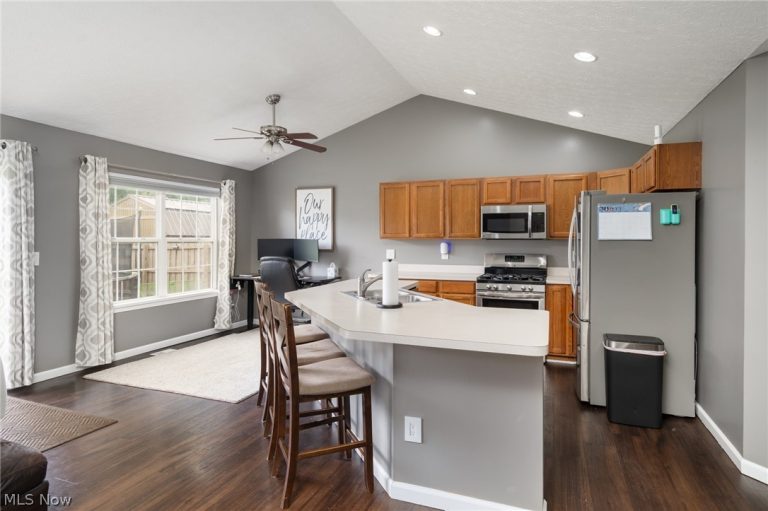 2293 Stonepath Street, Lorain, OH - Photo 2