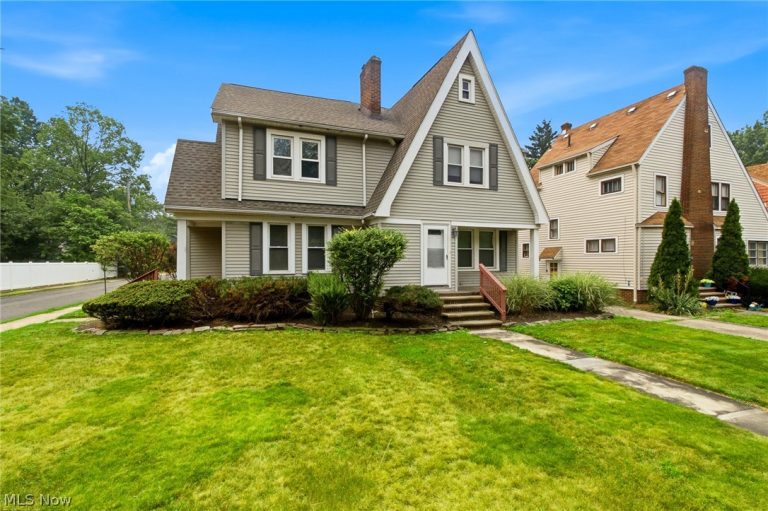 912 Cambridge Road #A, Cleveland Heights, OH - Photo 2