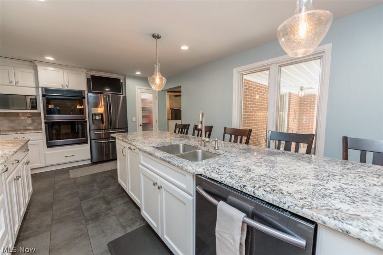 10710 Cardinal Lane, Brecksville, OH - Photo 4