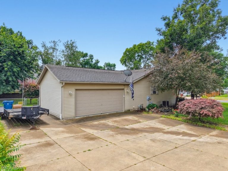 3295 Waterside Drive, Akron, OH - Photo 4