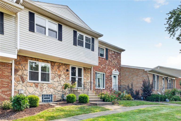 2040 Carlile Drive, Uniontown, OH - Photo 2