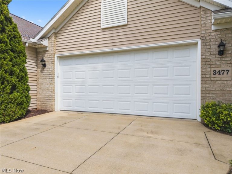 3477 Elmhurst Circle, Uniontown, OH - Photo 4