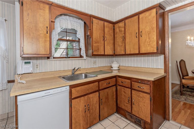 23703 East Baintree Road, Beachwood, OH - Photo 8