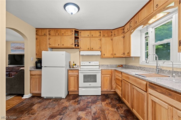 1007 Munroe Road, Tallmadge, OH - Photo 4