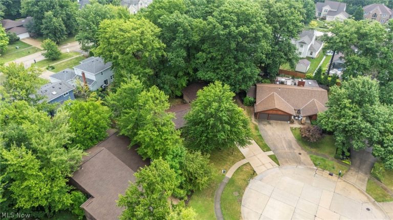 16670 Aspen Circle, Strongsville, OH - Photo 4