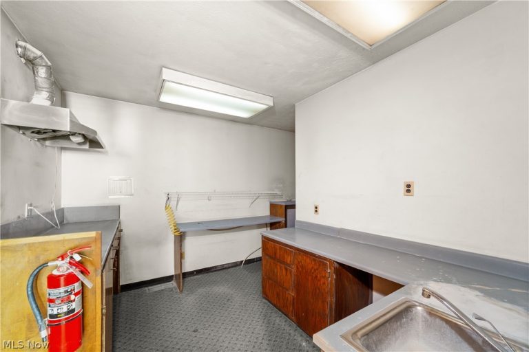 531 Smith Road, Medina, OH - Photo 4