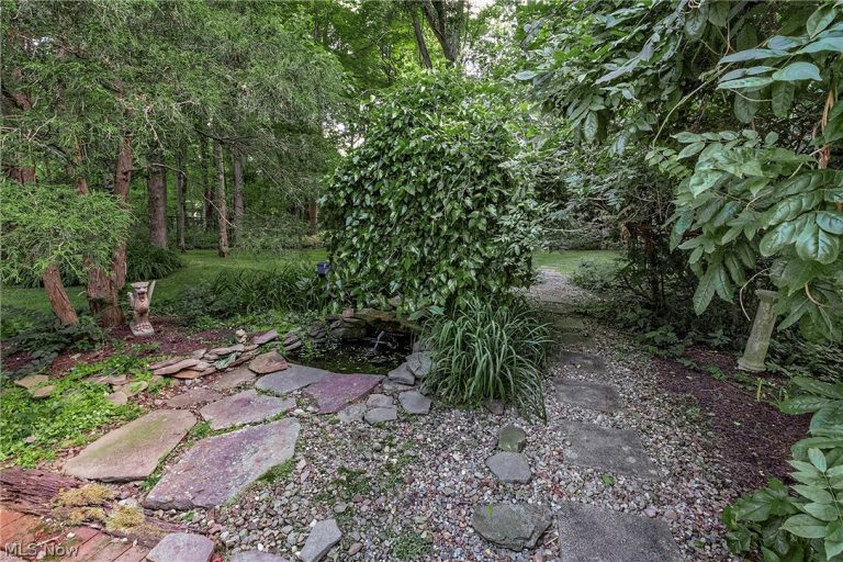 15879 Hemlock Road, Chagrin Falls, OH - Photo 6