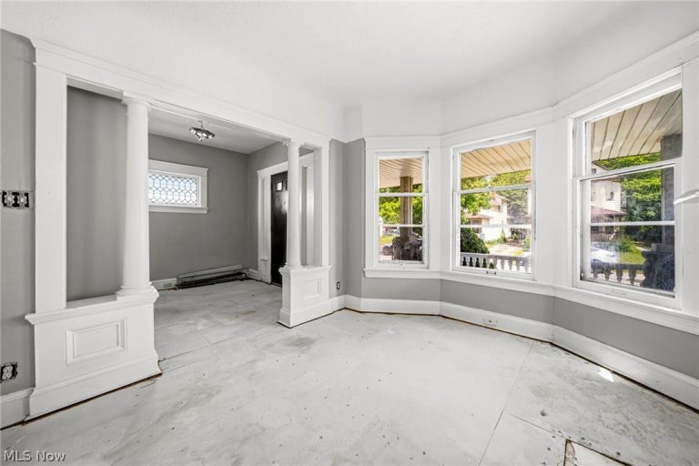 9512 Easton Avenue, Cleveland, OH - Photo 8