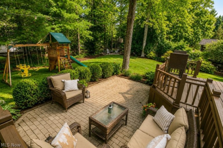 102 Middle Post Point, Chardon, OH - Photo 2