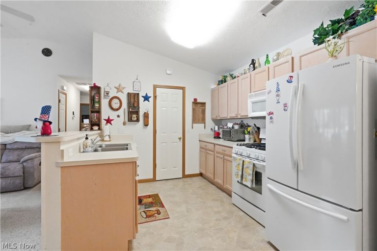 1238 Hunters Walk, Ashland, OH - Photo 4