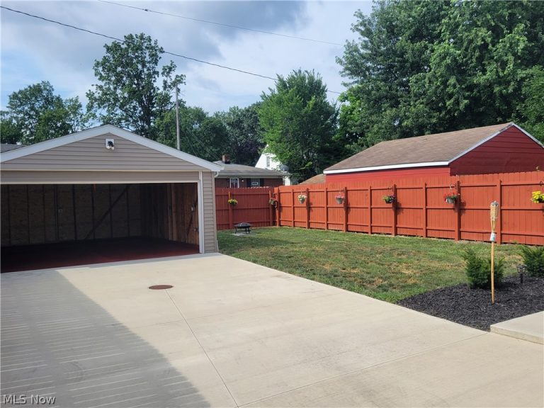 12509 Hirst Avenue, Cleveland, OH - Photo 4