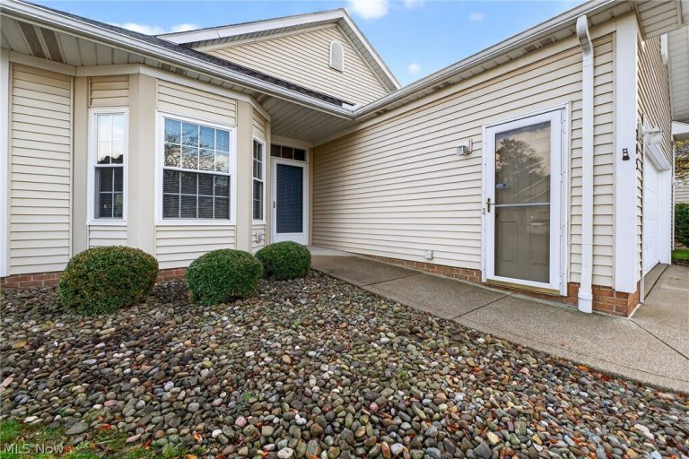 205 Village Drive, Seven Hills, OH - Photo 2