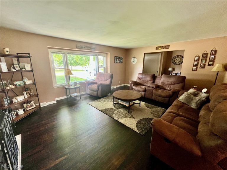 6301 Apache Lane, Poland, OH - Photo 8