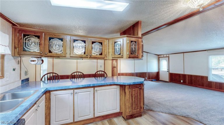 1125 Johnson Road, Sebring, OH - Photo 8