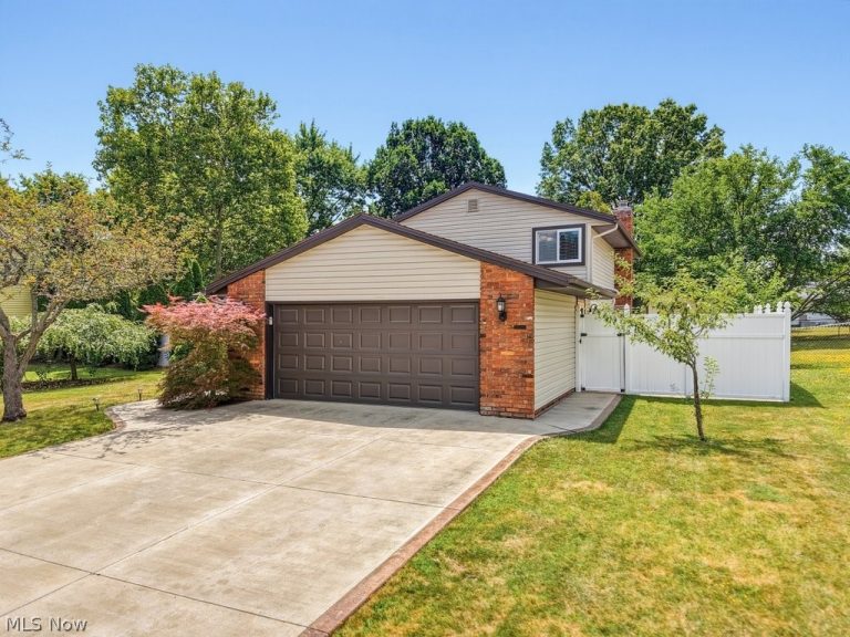 7875 Newcomb Drive, Parma, OH - Photo 2