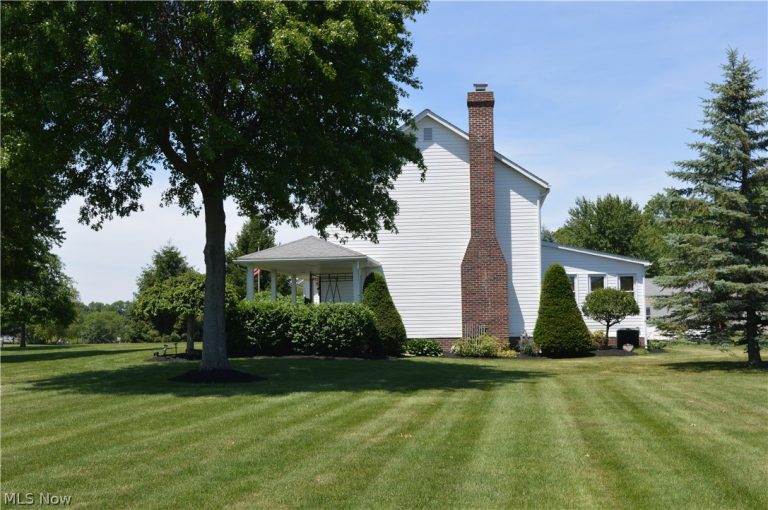 7600 Meadowood Drive, Canfield, OH - Photo 8