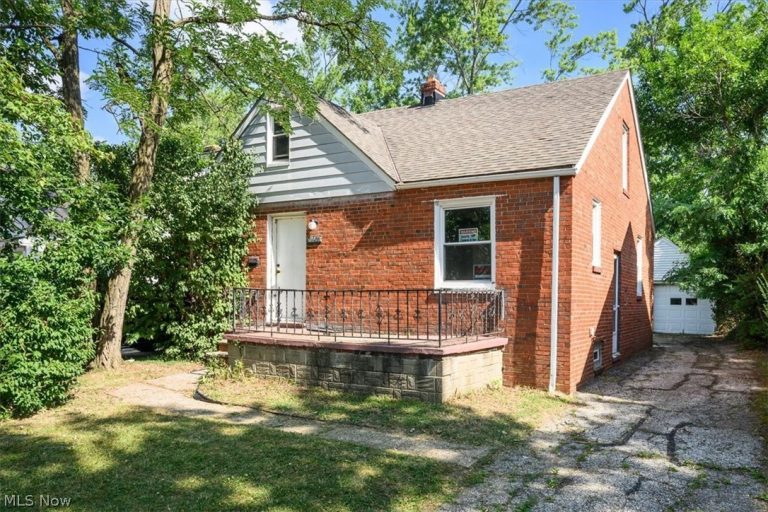 21603 Libby Road, Maple Heights, OH - Photo 2