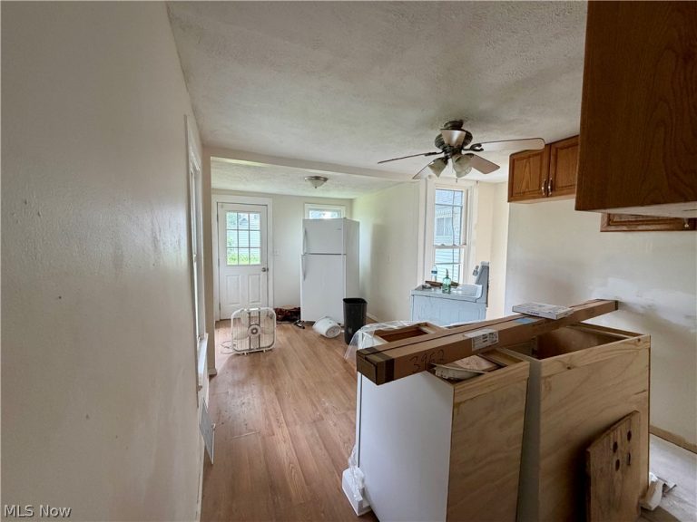 37454 Euclid Avenue, Willoughby, OH - Photo 8