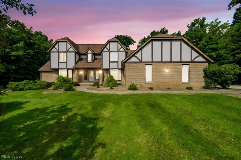 2898 Oakwood Drive, Willoughby Hills, OH - Photo 3