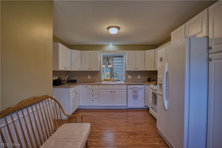 1108 Shadow Ridge Drive, Niles, OH - Photo 5